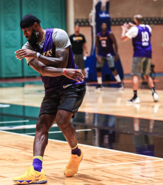 包含国王杯倒计时；波特兰开拓者国际比赛日扳平良机；细节引发关注；悬念犹存；数据趋势出现新变化的词条