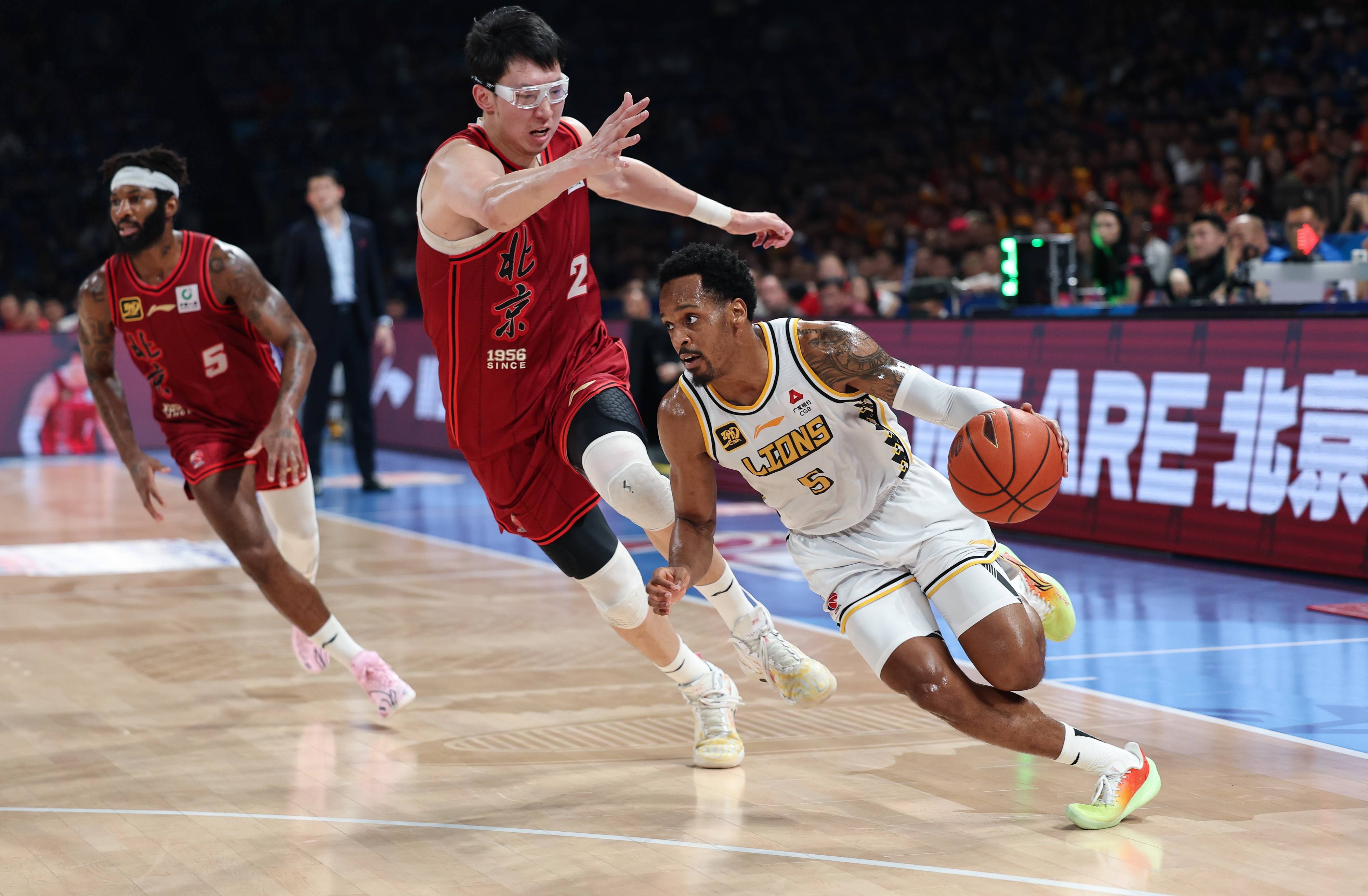 CBA季后赛赛程吃紧，广厦男篮今晚内部沟通，气氛紧张，细节决定成败的简单介绍